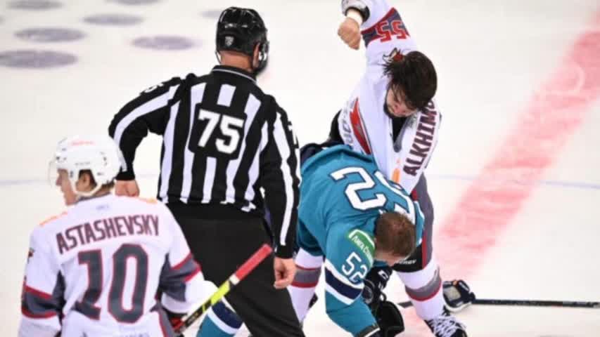 Фото - Российские хоккеисты устроили массовую драку во время матча