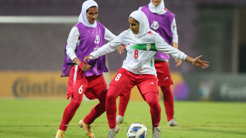 Фото - Женщины Ирана впервые за 43 года посетили матч чемпионата страны по футболу