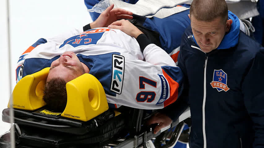 Фото - Российский хоккеист попал в реанимацию после толчка соперника