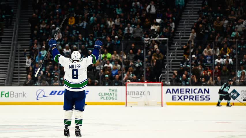 Фото - Три гола российских игроков помогли «Ванкуверу» впервые победить в сезоне НХЛ