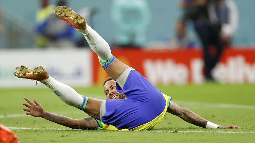 Фото - Тренер сборной Бразилии ответил на вопрос об участии Неймара в ЧМ после травмы